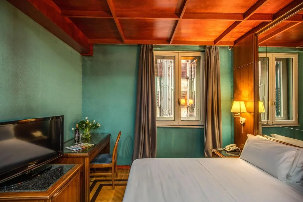 DOUBLE SUPERIOR QUEEN BED Room, Madison, Rome