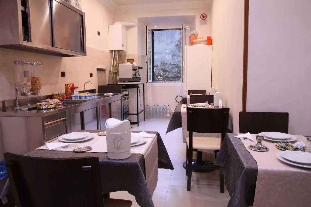 Restaurant, B&B Federica's House in Rome, Naples