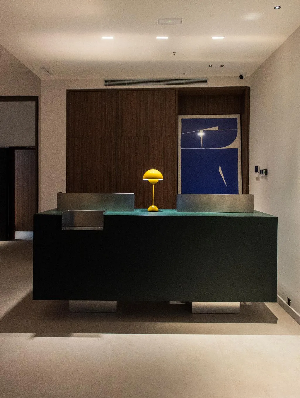 Lobby, California, Barcelona