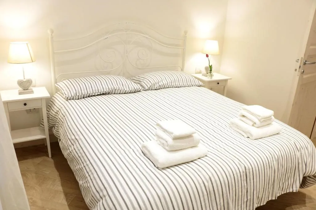 Room, B&B Napoli La scalinata di Chiaia, Naples