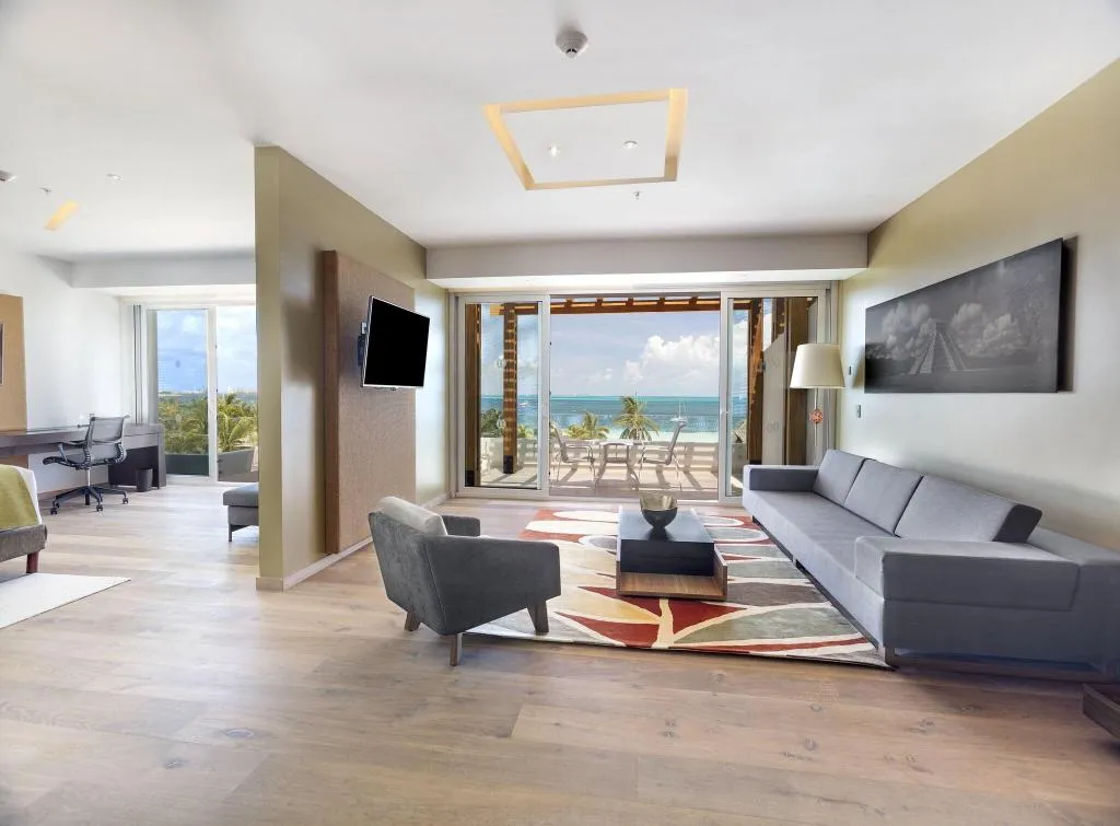 SUITE KING SIZE BED Room, InterContinental Presidente Cancun Resort, Cancun Area
