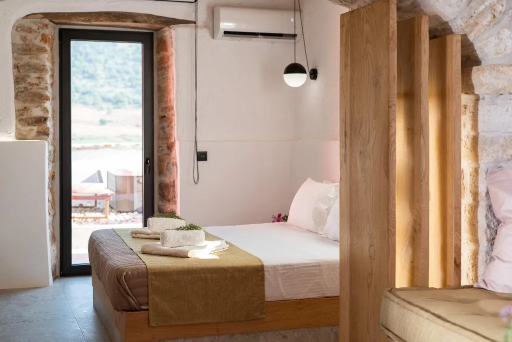 SUITE WITH PRIVATE POOL Room, Lameriana Secret Village, Crete