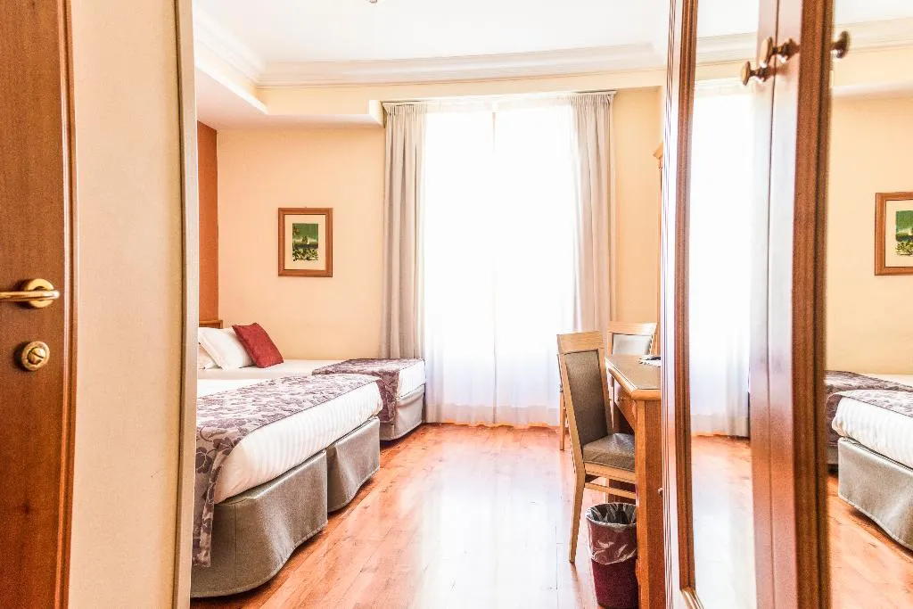 TRIPLE DELUXE WITH BALCONY Room, Giolli Nazionale, Rome