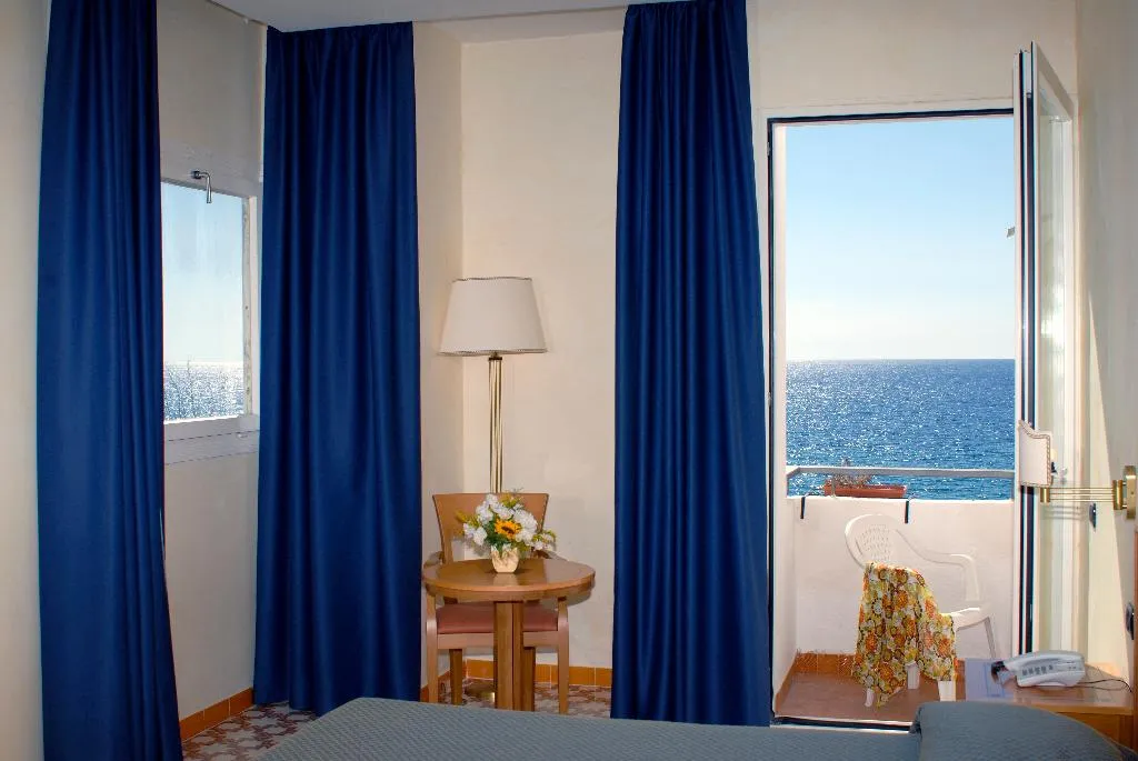 DOUBLE SUPERIOR SEA FRONT Room, Hotel Saline Palinuro, Naples