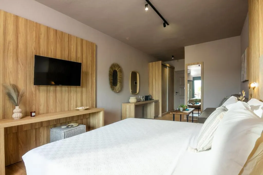 DOUBLE DELUXE ONE BED Room, Petra Nera, Skiathos