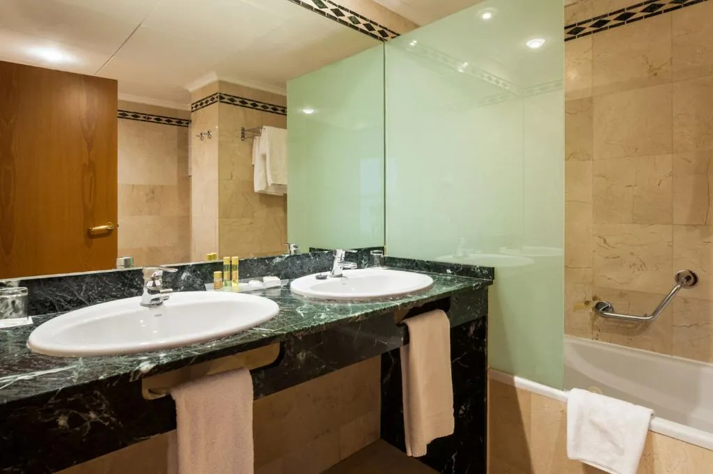 TWIN STANDARD Room, Eurostars Cristal Palace, Barcelona