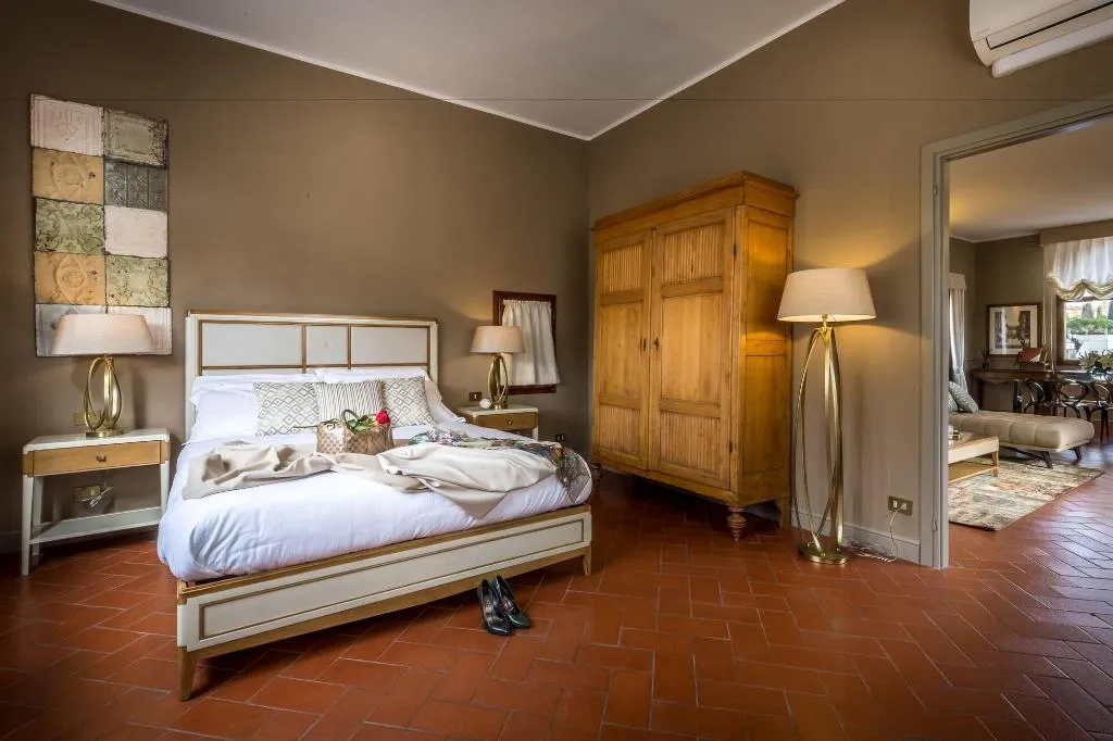 Room, Palazzo Ridolfi, Florence