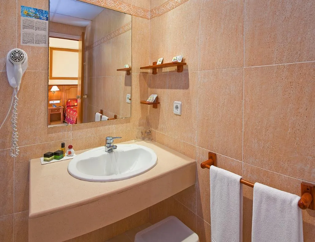 Double or Twin CAPACITY 3 Room, San Luis, Valencia