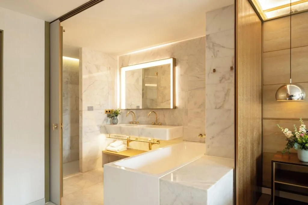 JUNIOR SUITE KING SIZE BED Room, Almanac Barcelona, Barcelona