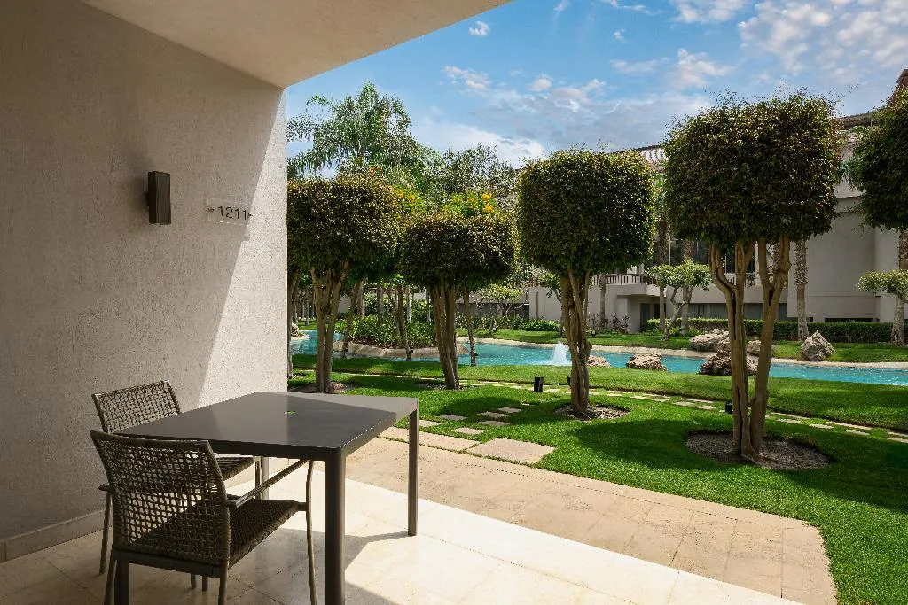 DOUBLE CLUB DELUXE Room, Dusit Thani LakeView Cairo, Cairo