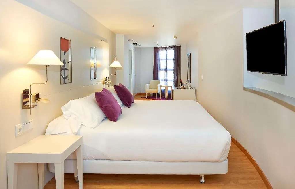 Room, NH Valencia Las Artes, Valencia