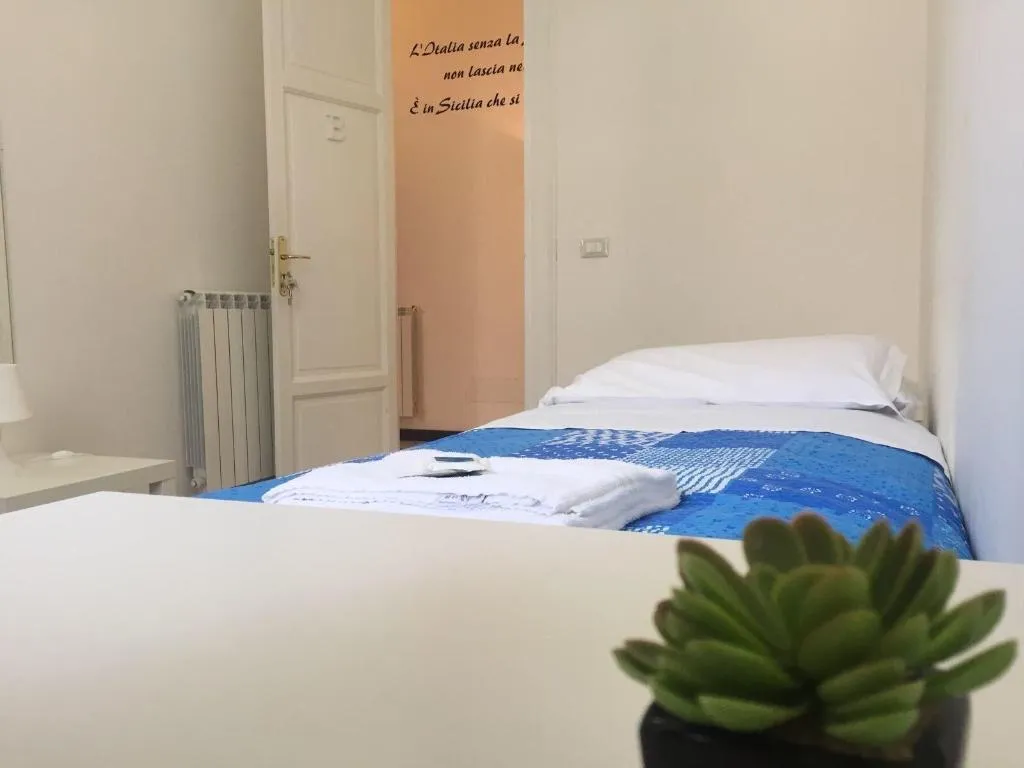 Room, Liola B&B, Palermo