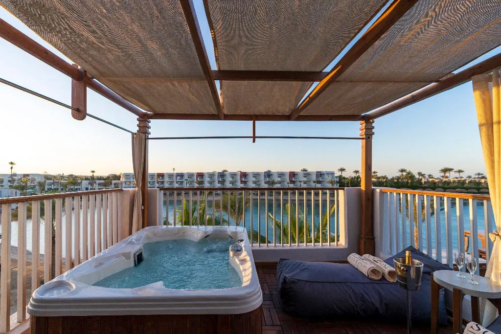 SUITE WITH JACUZZI Room, Sunrise Crystal Bay Resort -Grand Select-, Red Sea Riviera