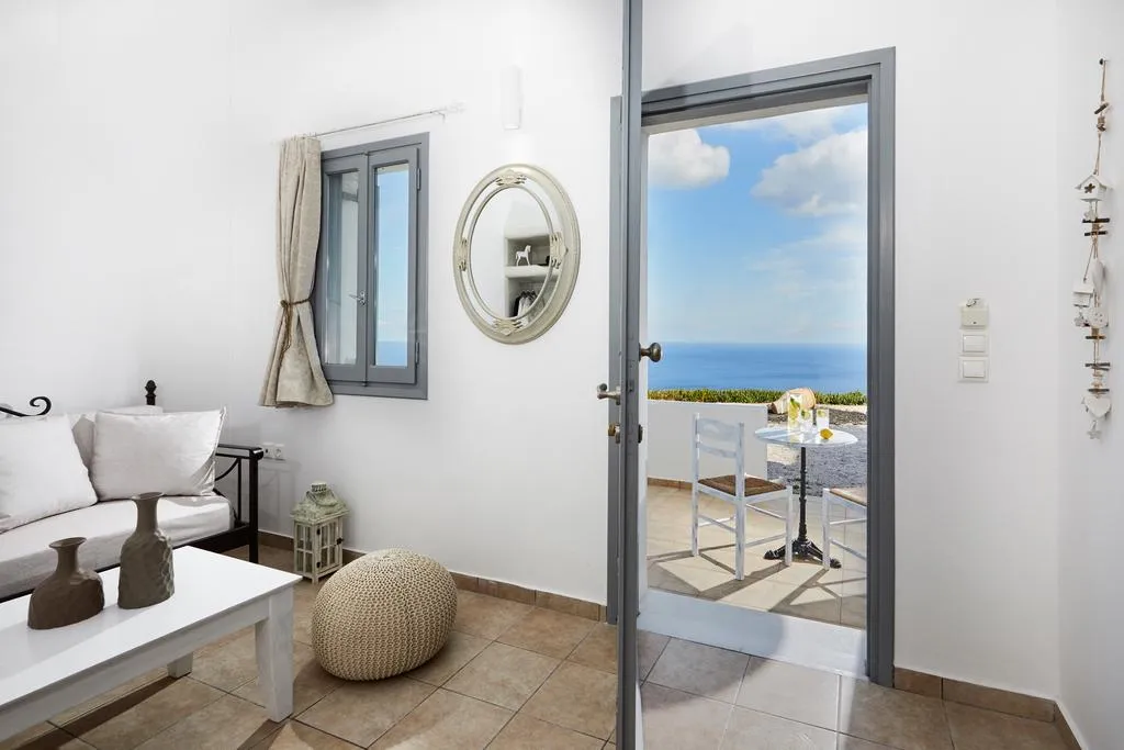 Double or Twin SUPERIOR Room, Golden East, Santorini