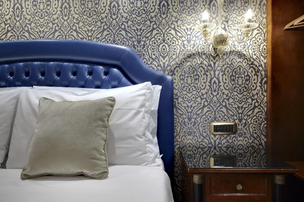 JUNIOR SUITE STANDARD Room, Dona Palace, Venice