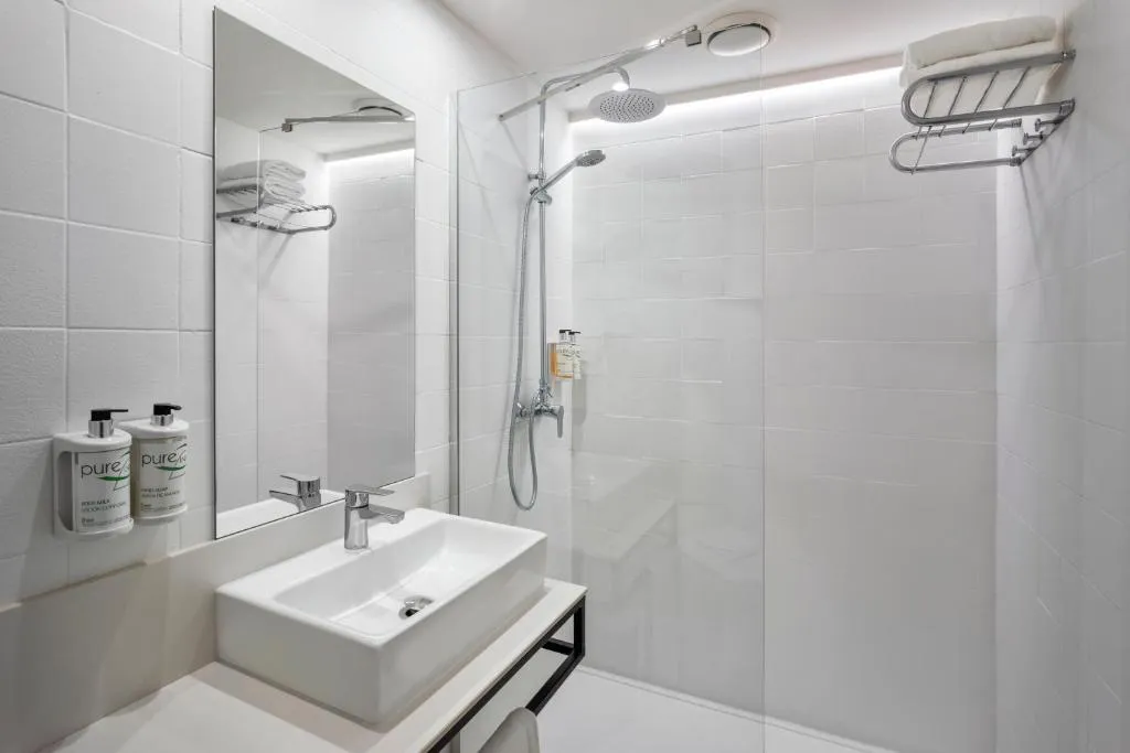 DOUBLE SINGLE USE STANDARD Room, B&B HOTEL Figueres, Costa Brava