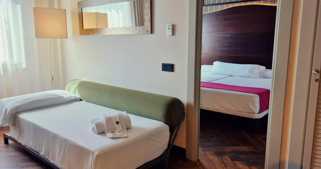 FAMILY ROOM STANDARD Room, Hotel Vertice Sevilla Aljarafe, Seville