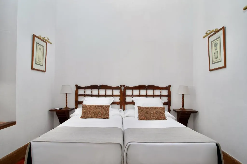 FAMILY ROOM CAPACITY 4 Room, Monasterio de San Francisco, Costa Del Sol