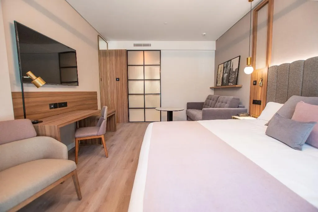 FAMILY ROOM STANDARD Room, Hotel Giralda Center, Seville