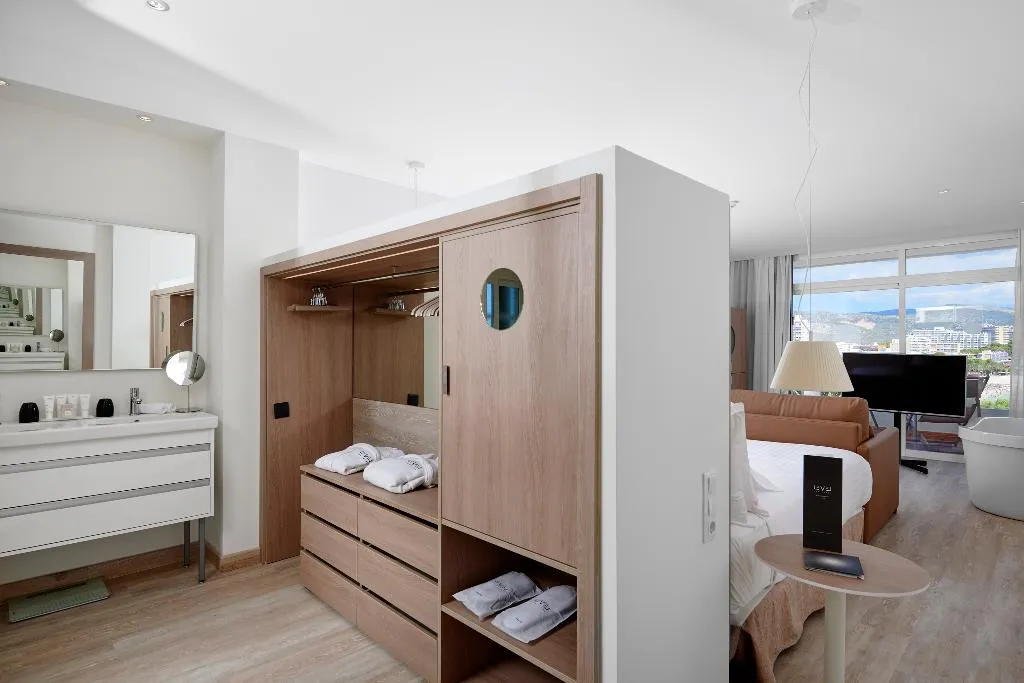 JUNIOR SUITE STANDARD Room, Melia Calvia Beach, Majorca