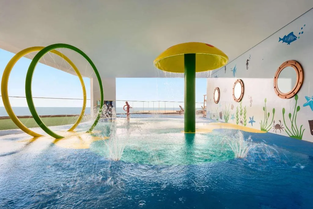 Pool, Wyndham Garden Ajman Corniche, Dubai