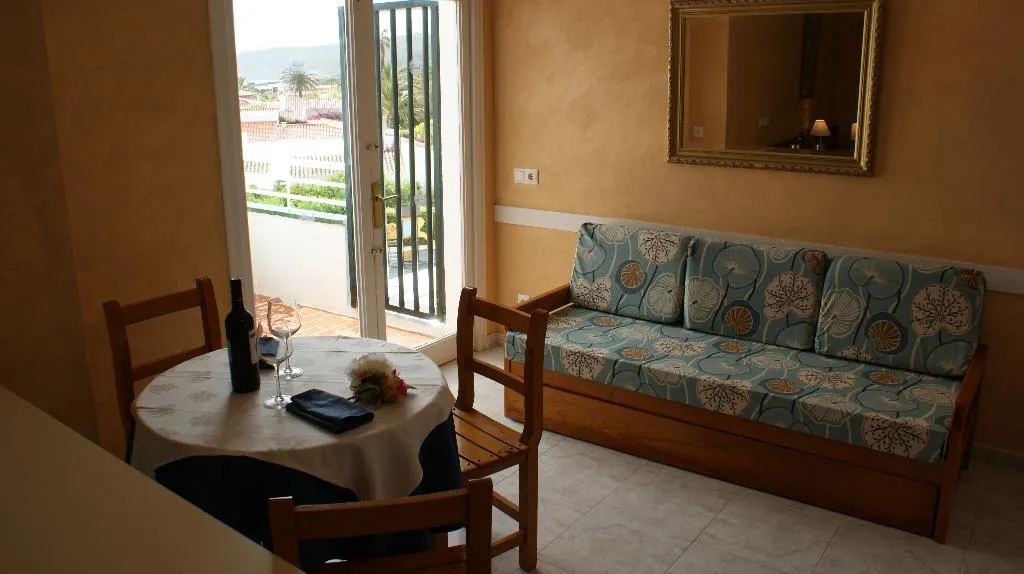 STUDIO CAPACITY 3 Room, Vistamar, Menorca