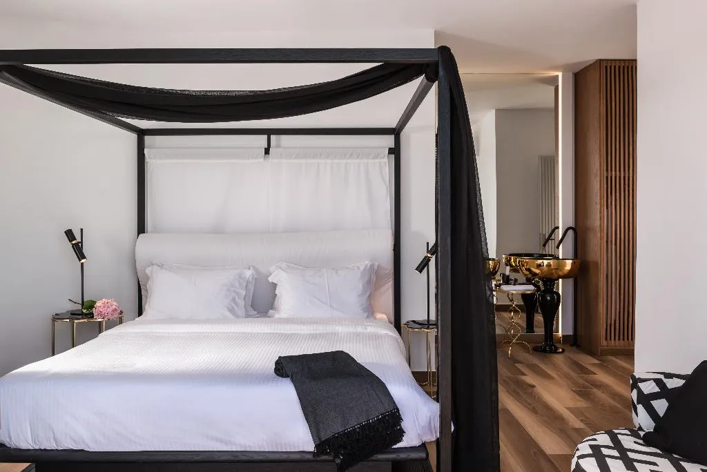 VILLA HONEYMOON Room, Nefeles Luxury Suites, Santorini
