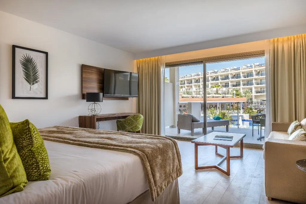 JUNIOR SUITE POOL VIEW Room, Zafiro Palace Palmanova, Majorca