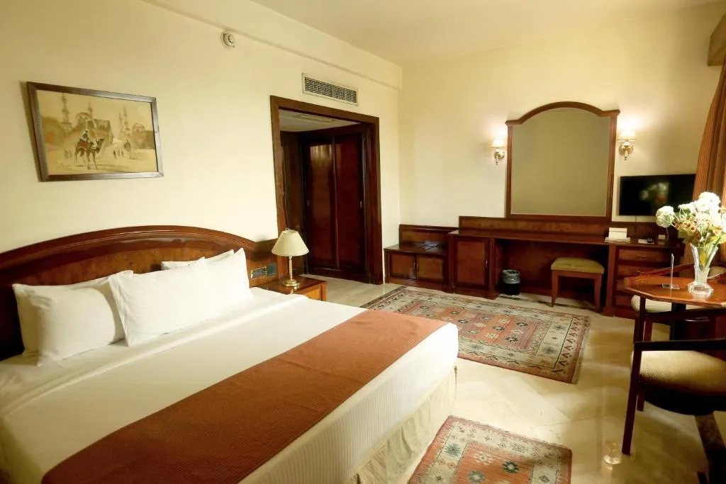 SUITE DELUXE EXECUTIVE Room, Triumph Plaza Hotel, Cairo
