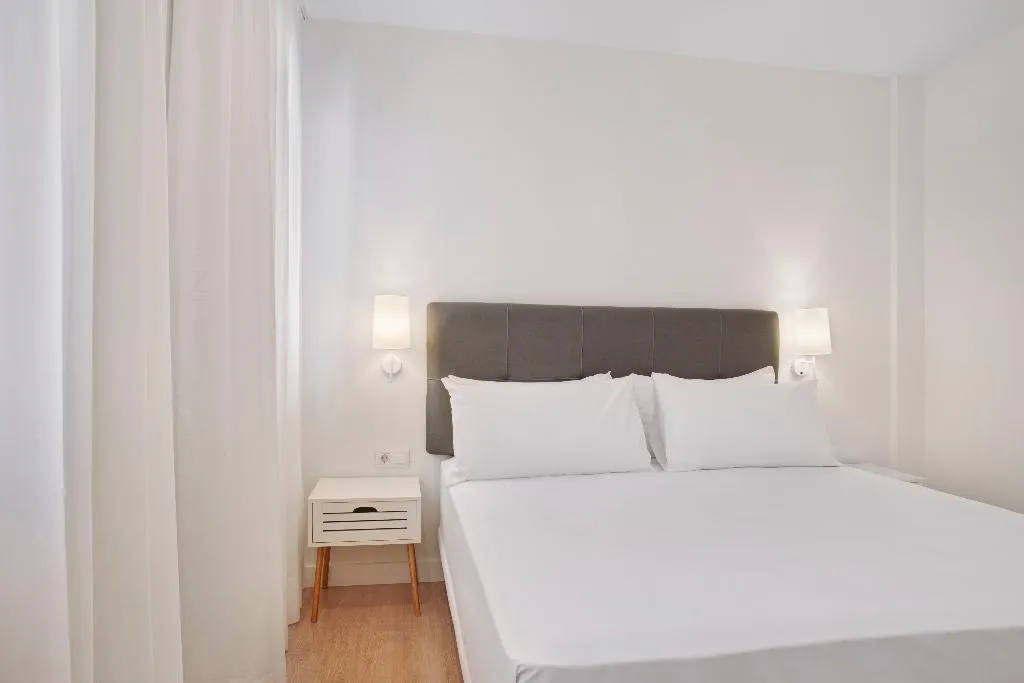 APARTMENT CAPACITY 1 ONE BEDROOM Room, Apartamentos Metrópolis Sevilla, Seville