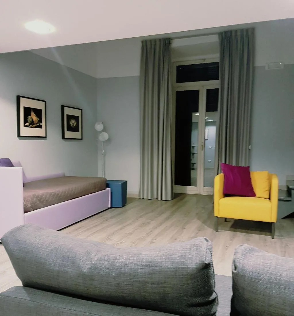 Room, Home&More, Naples