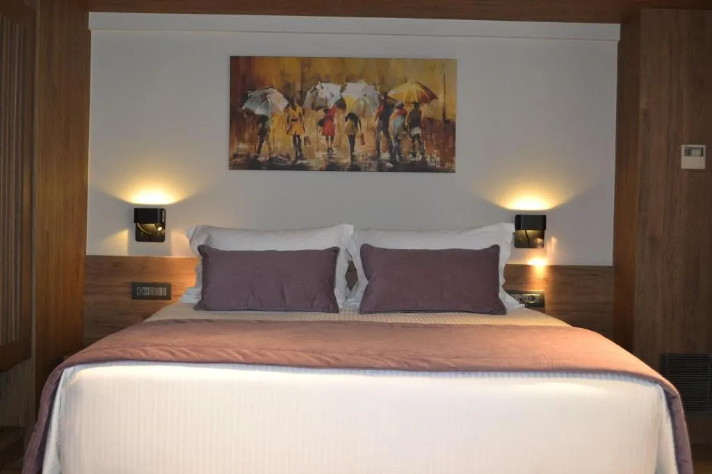 Room, Athens 507, Athens