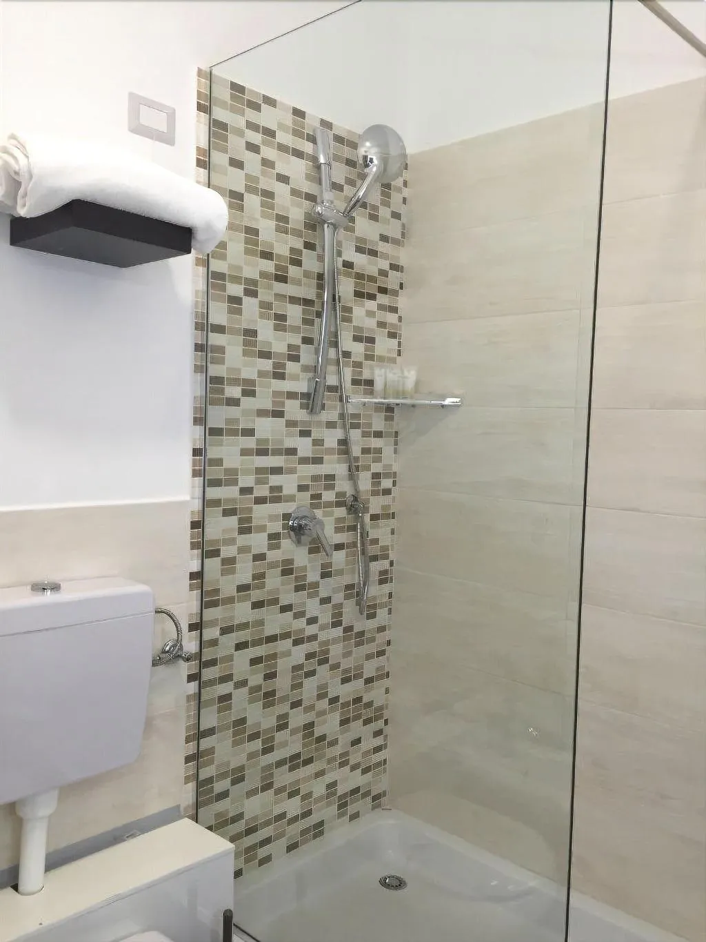 Room, B&B Napolimilionaria, Naples
