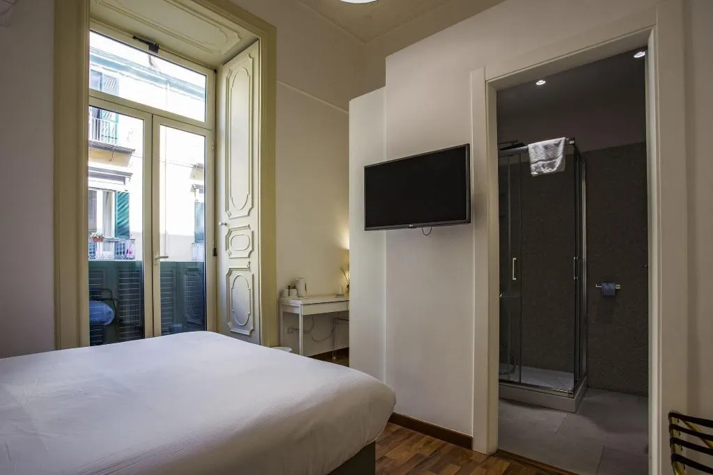 Room, Napoli Class, Naples