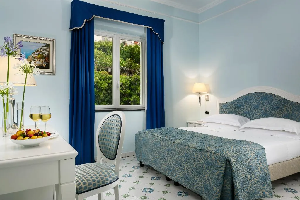 DOUBLE CLASSIC Room, Raito, Naples