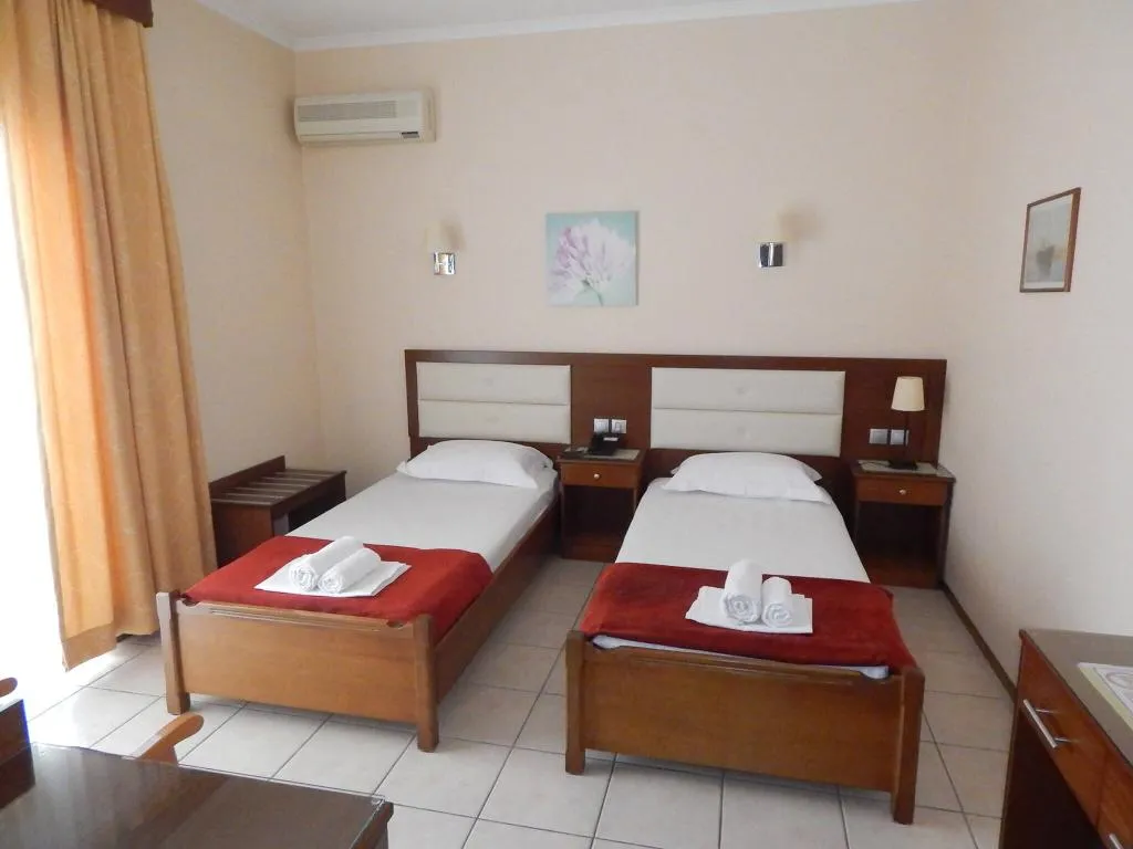 SINGLE STANDARD Room, Gold Stern, Thessaloniki