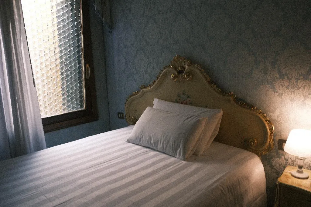 SINGLE WITH VIEWS Room, San Gallo, Venice