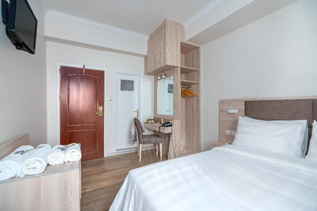 Double or Twin STANDARD Room, Attalos Hotel, Athens