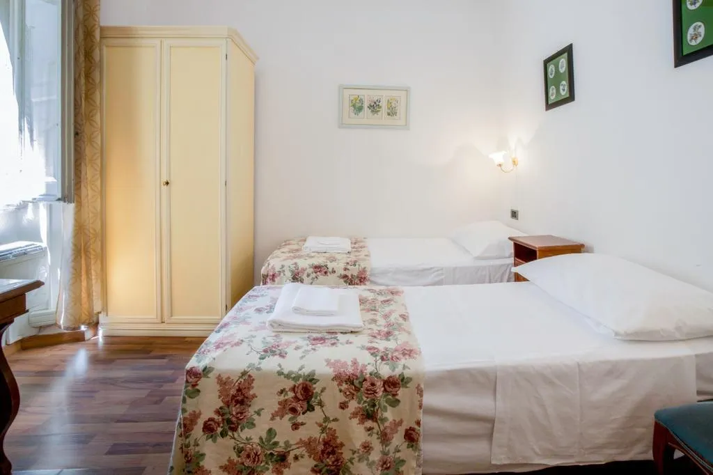 TRIPLE STANDARD Room, Piccolo Hotel, Florence