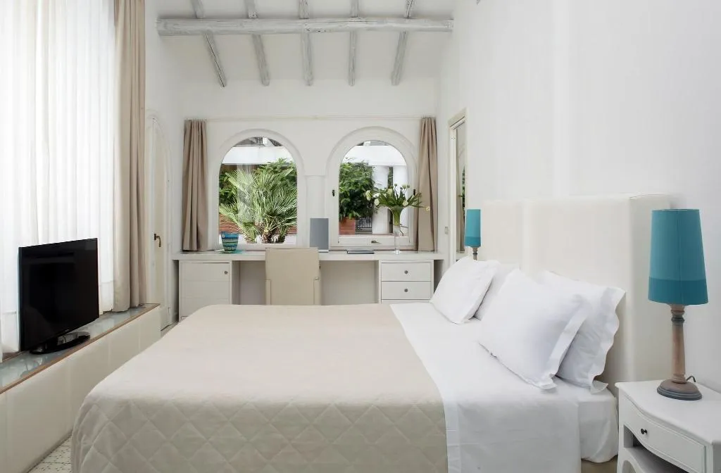 Room, Conca Park, Naples