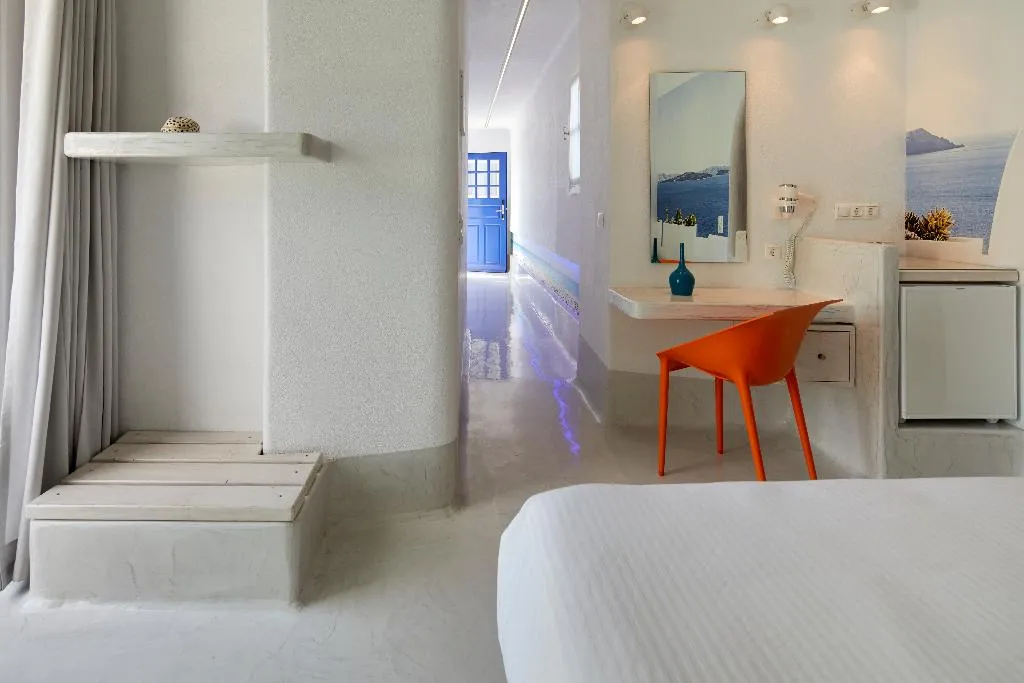 Room DELUXE WITH JACUZZI Room, Kouros Village, Santorini