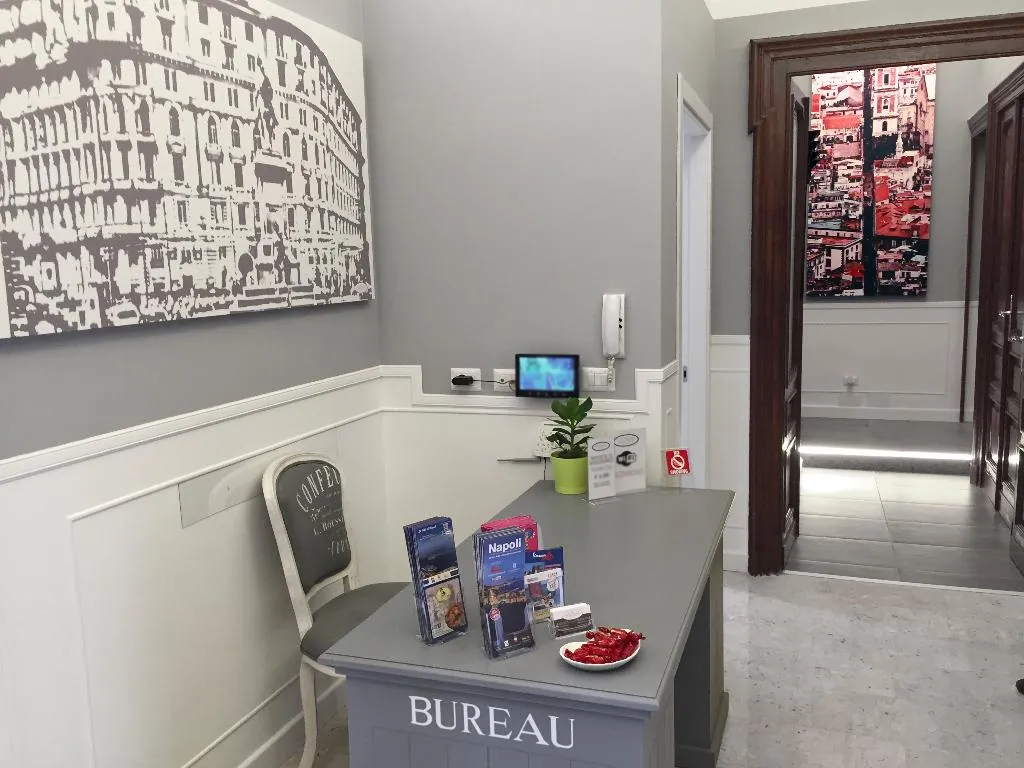 Lobby, Piazza Bovio 22, Naples