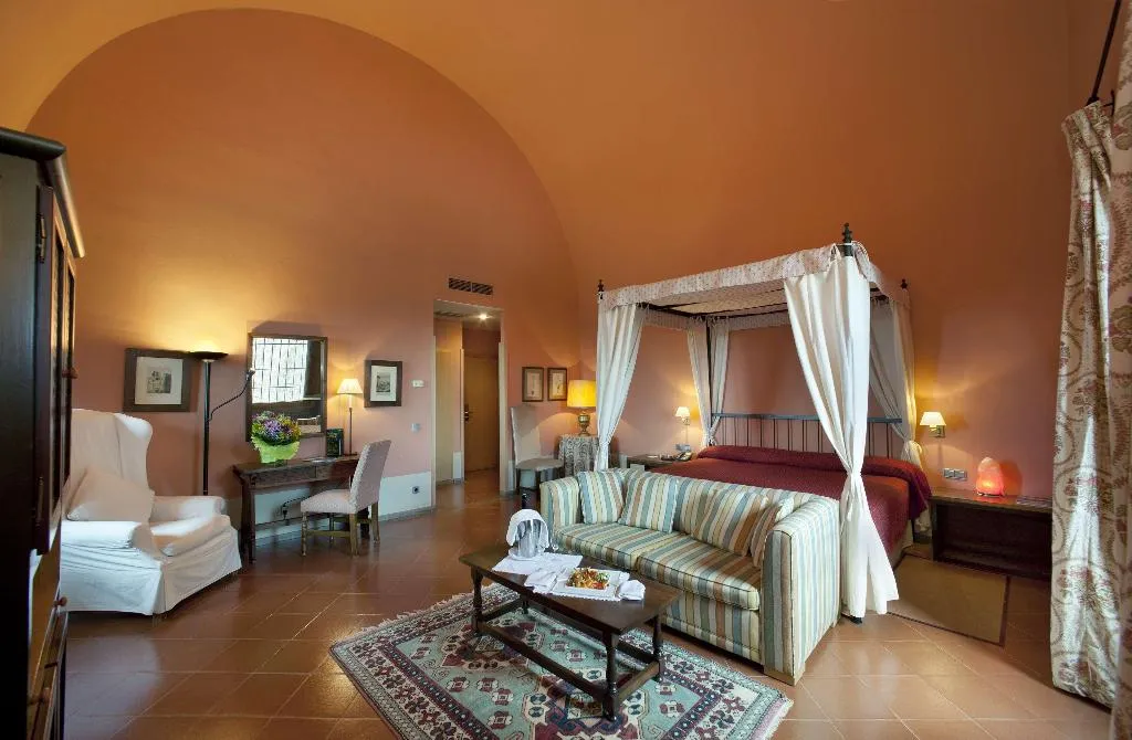 SUITE STANDARD Room, Parador de Cardona, Barcelona