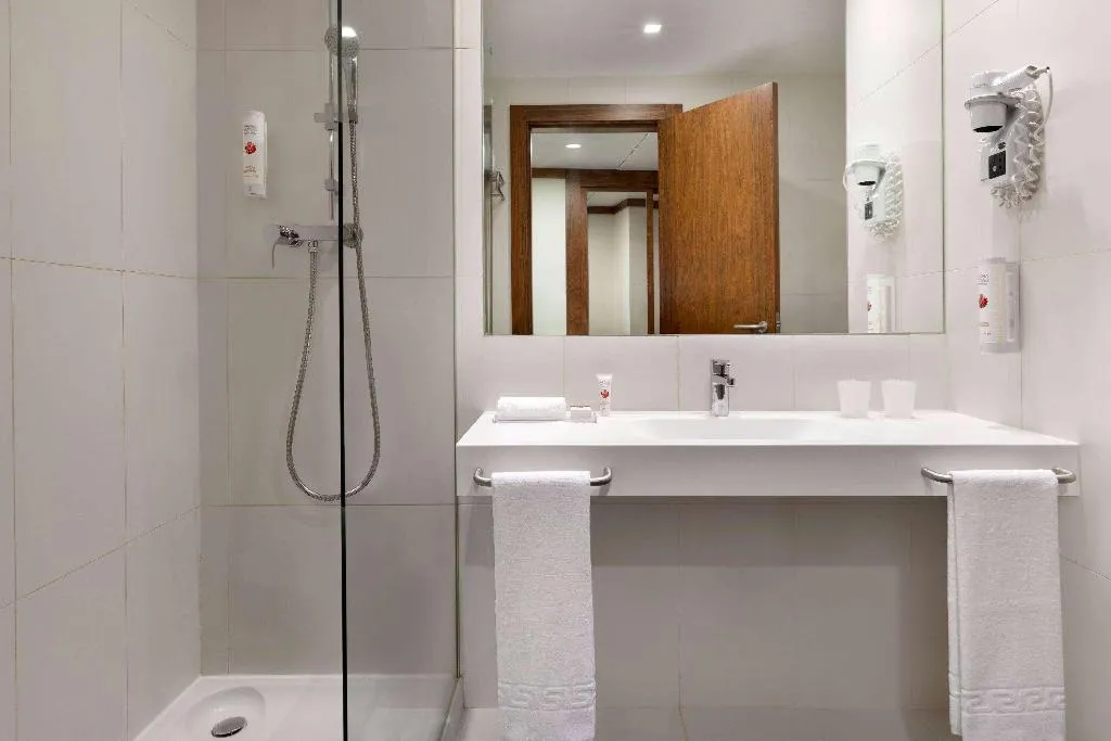 Room, Ramada by Wyndham Lisbon, Lisbon