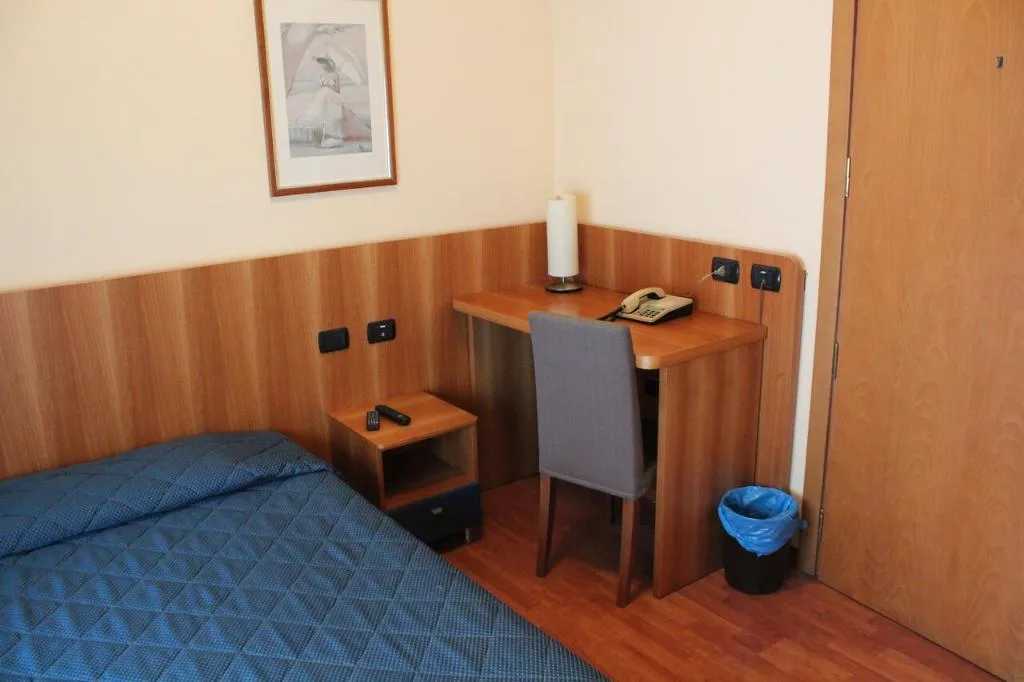 TRIPLE STANDARD Room, Hotel Selide, Milan