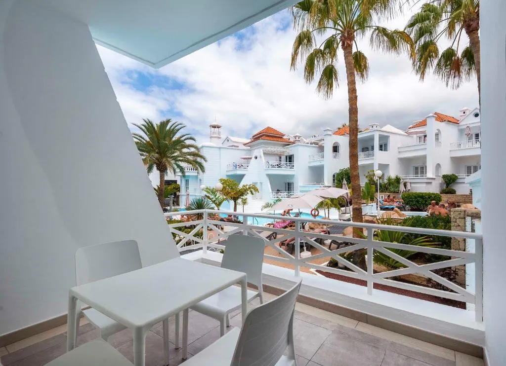 Room, Lagos de Fañabe, Tenerife