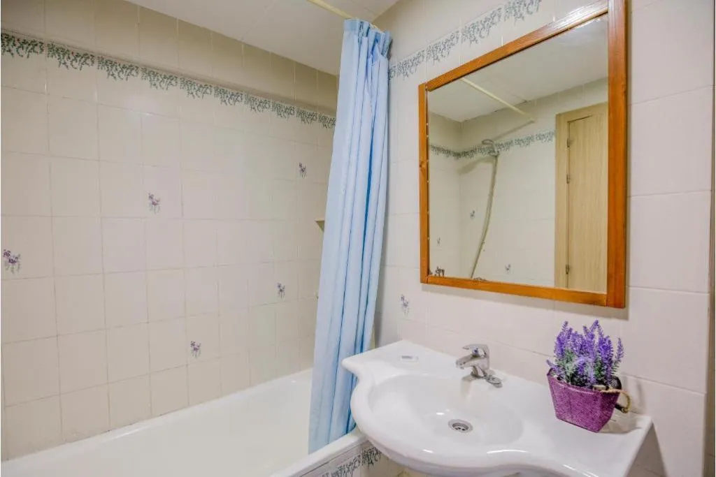 APARTMENT CAPACITY 5 ONE BEDROOM Room, Edificio Azahar, Costa Dorada