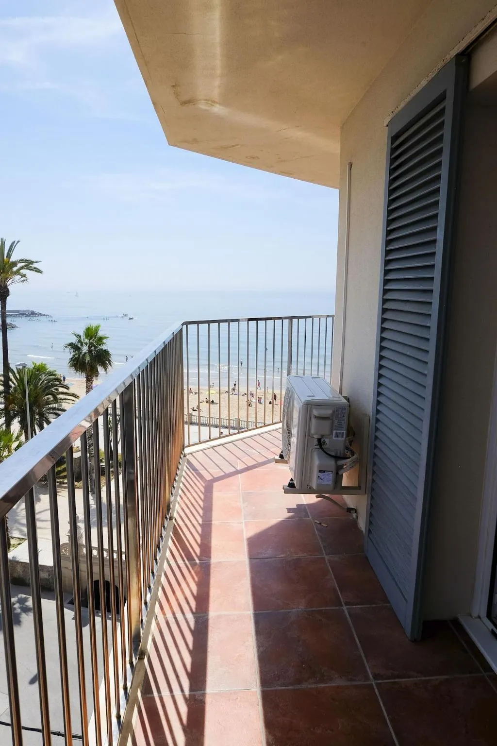 Room, Subur, Costa Brava