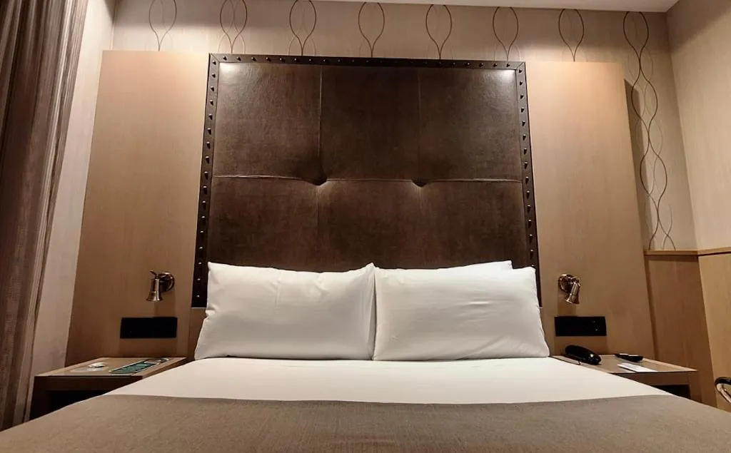 SINGLE CAPACITY 1 Room, Gran Hotel Barcino 4*S, Barcelona