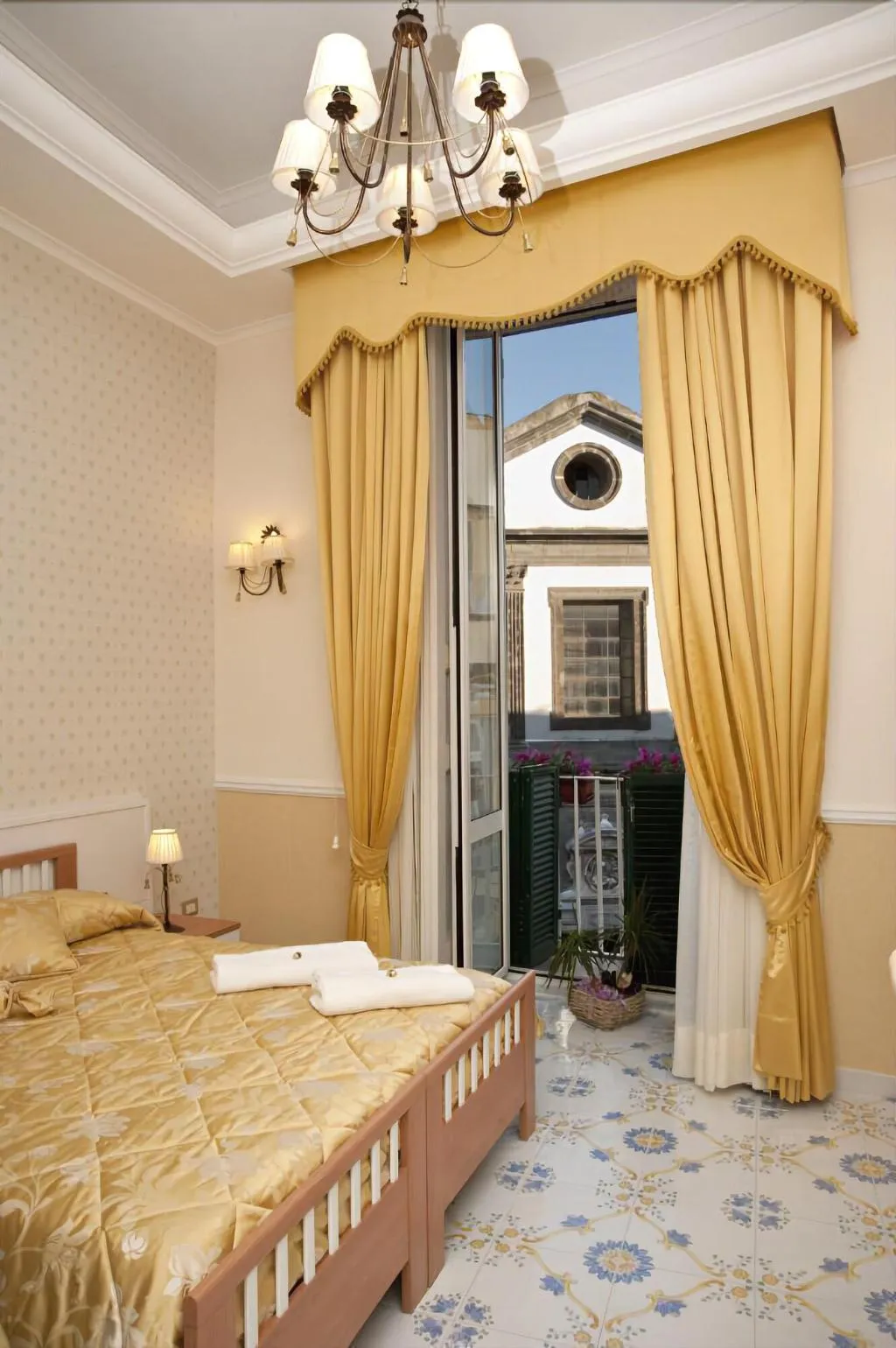 Room, Olimpo degli Dei, Naples